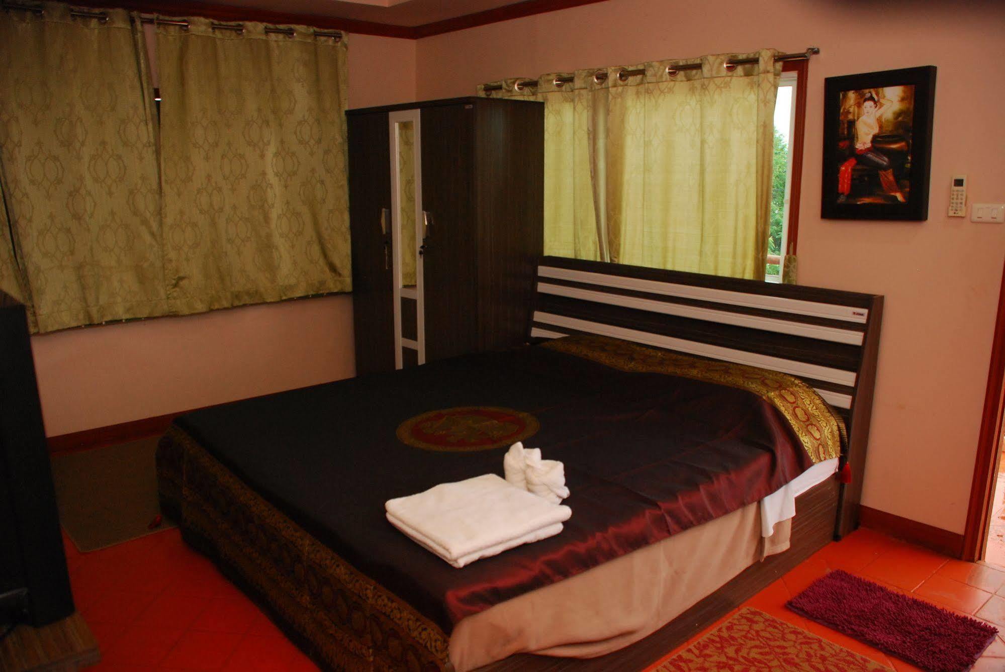 Hotel The Phen House HHQ Exterior foto