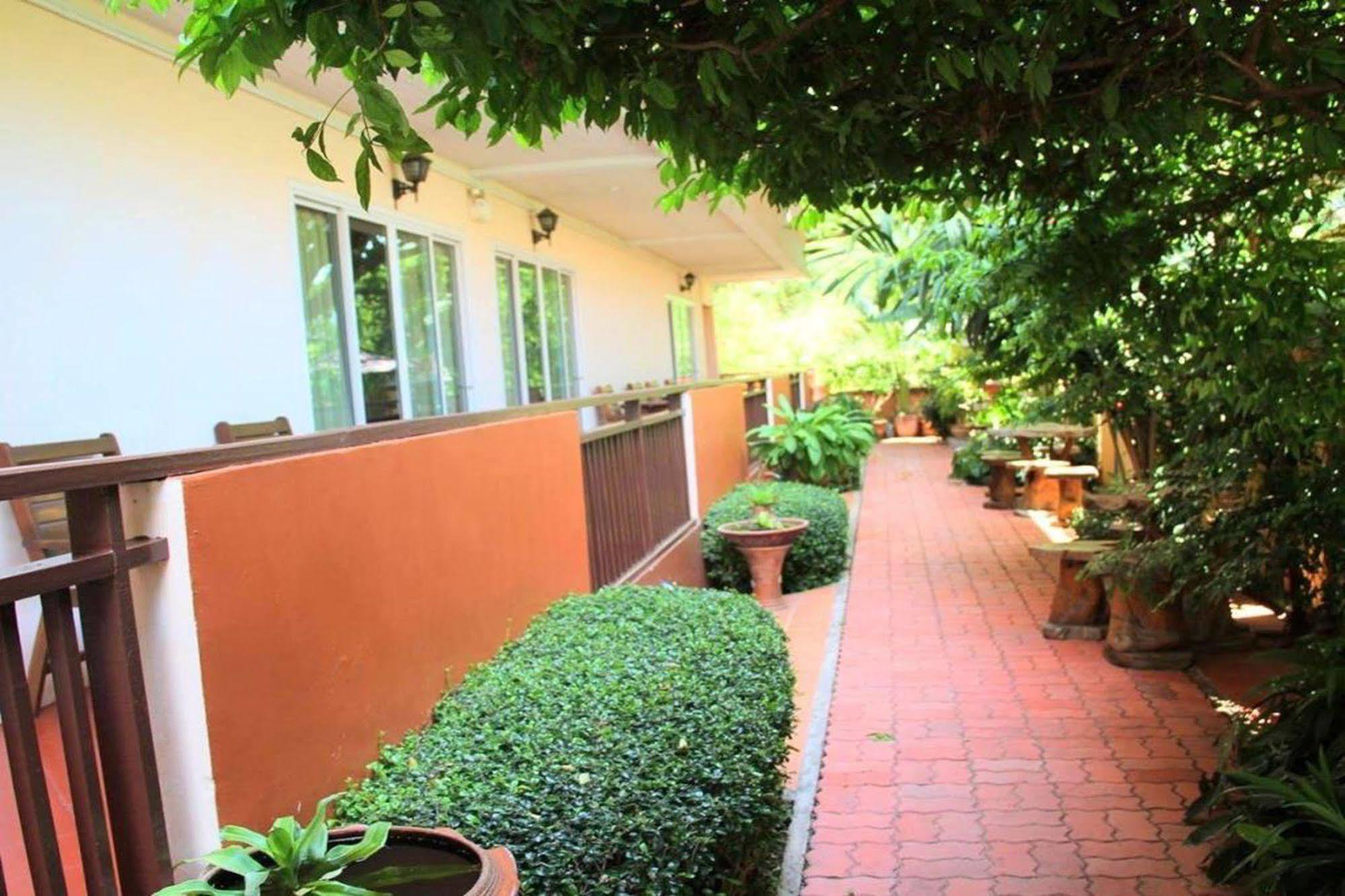 Hotel The Phen House HHQ Exterior foto